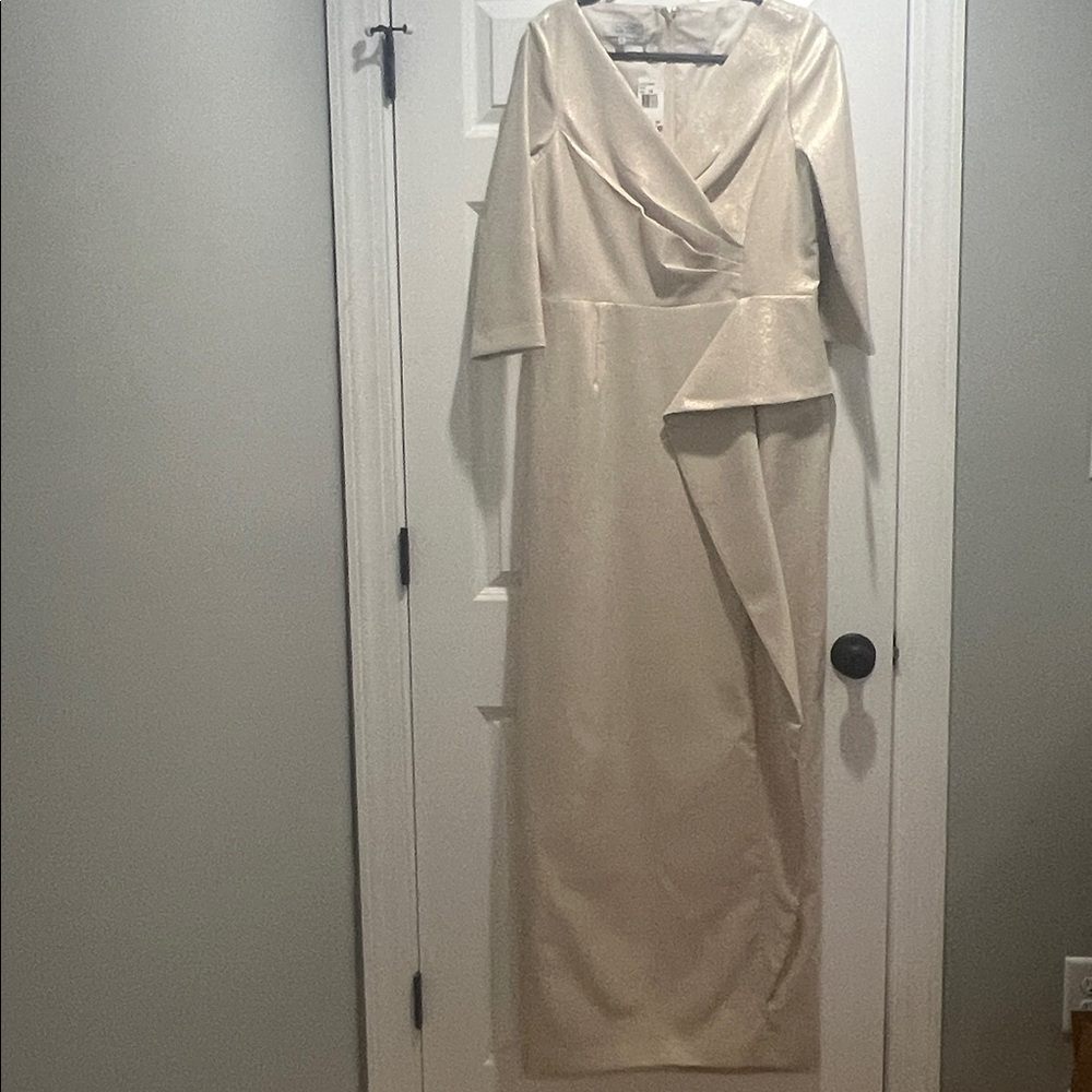 Teri Jon Cream/Gold Mother of the Bride/Groom Women's Dress